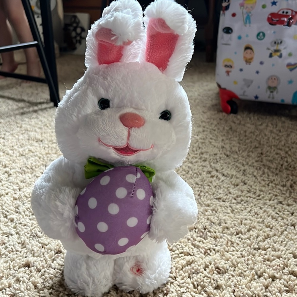 BNWOT exclusive Hallmark “All About the Eggs” Easter Bunny Plush w/song & motion